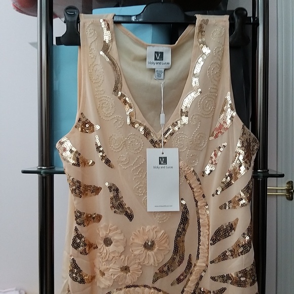 NEW Vicky & Lucas Charlotte Floral Sequin Dress in Beige- one size - Picture 2 of 16